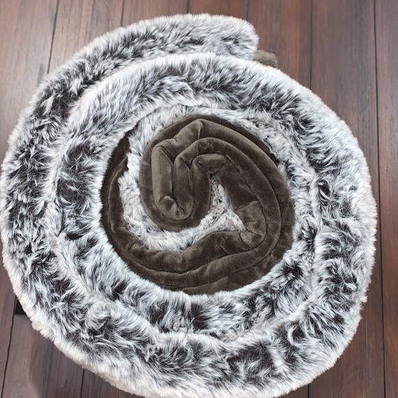 Mon Chateau Bedding Mon Chateau Luxurious Luxe Faux Fur Throw